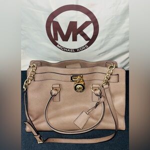 LIKE NEW!! Original Design Michael Kors Medium Satchel Tote with Gold Accents